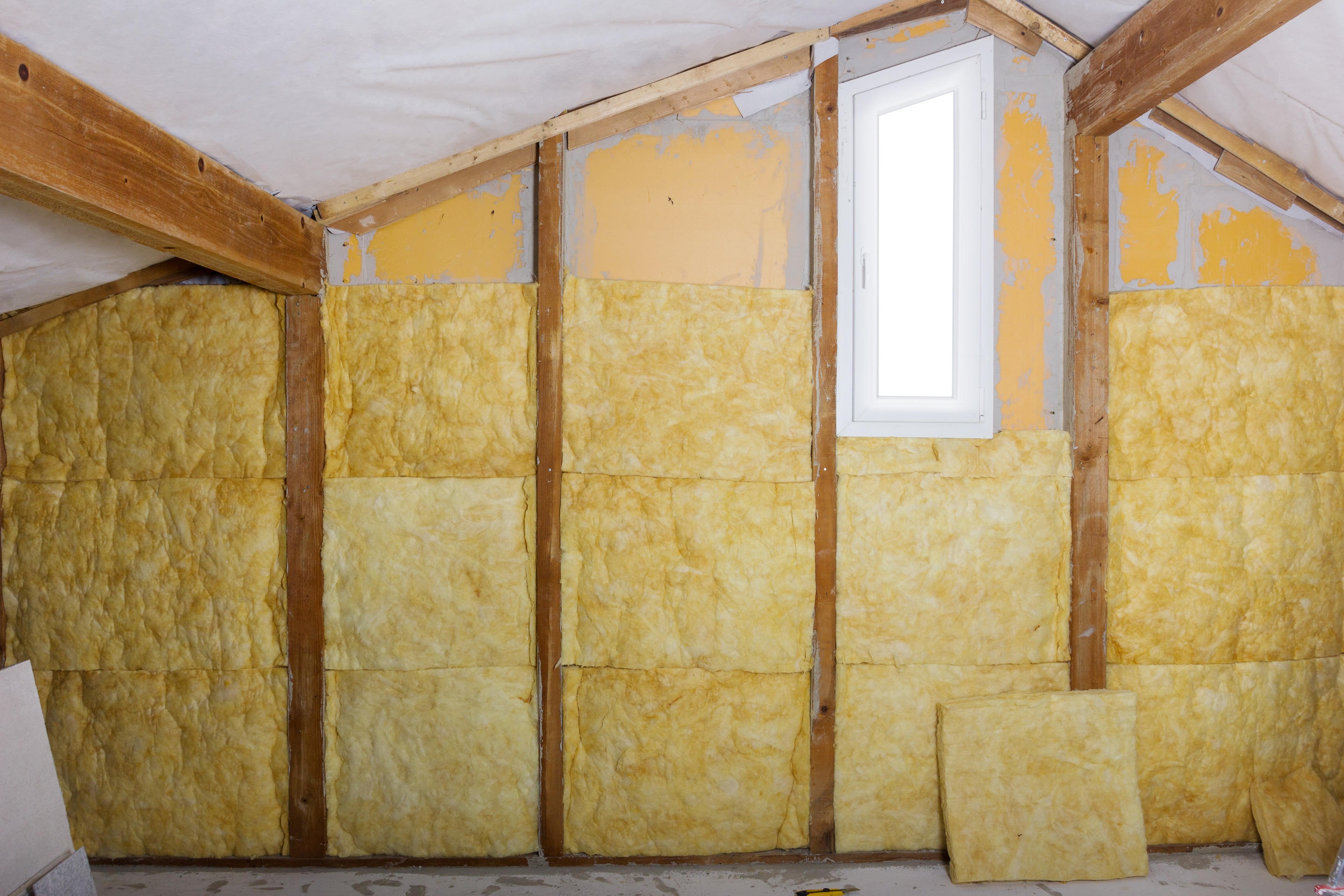 Правильно утеплить стены изнутри. Термоизоляция для стен. Теплоизоляция внутренних стен. Внутренних стен утеплитель изоляция. Теплоизоляционный материал для стен в квартире.